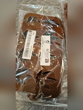 NWT 2 Silicone Leaf Molds